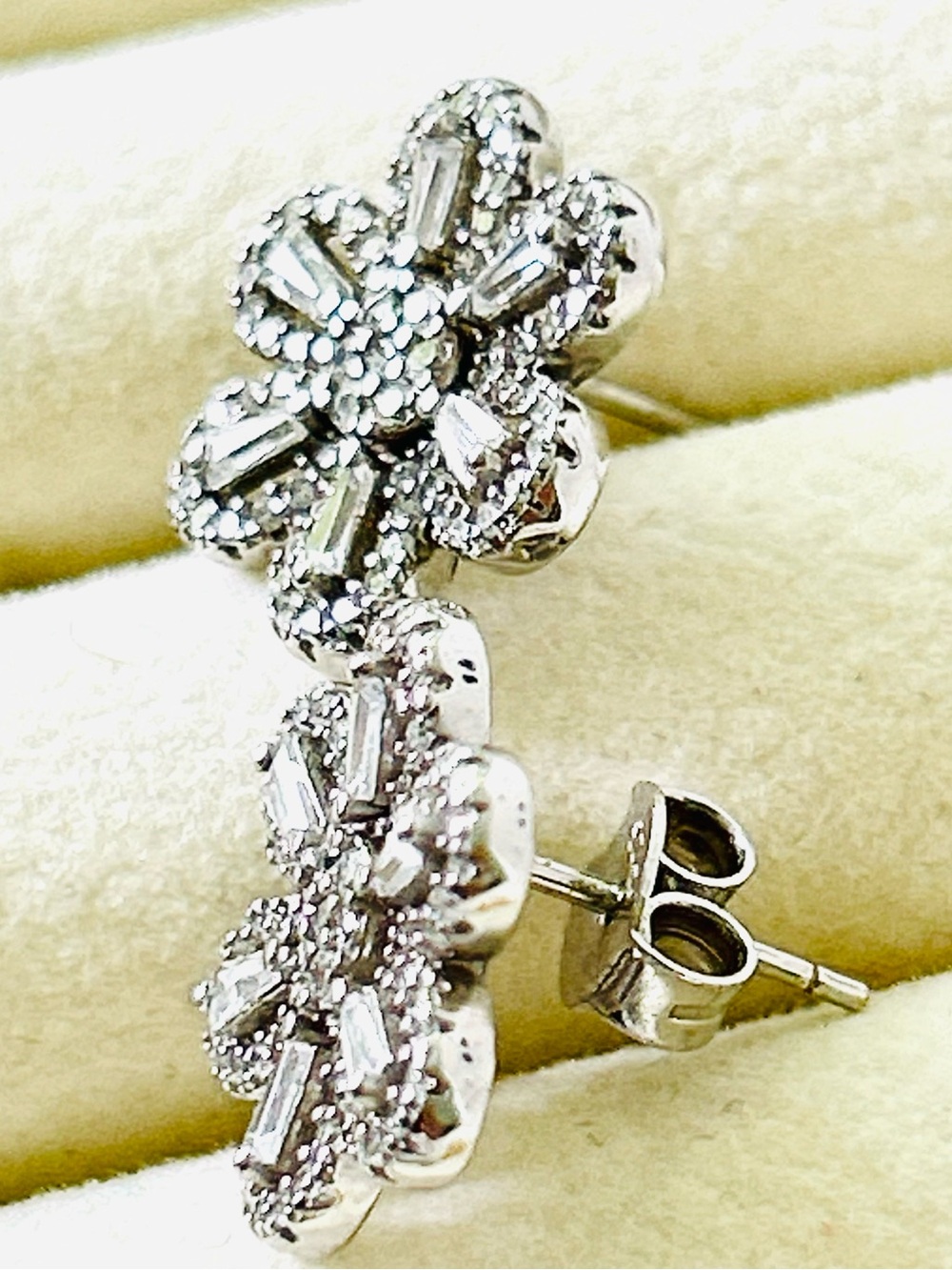 Moissanite stud earrings Sterling silver 925 - Picture 3 of 6